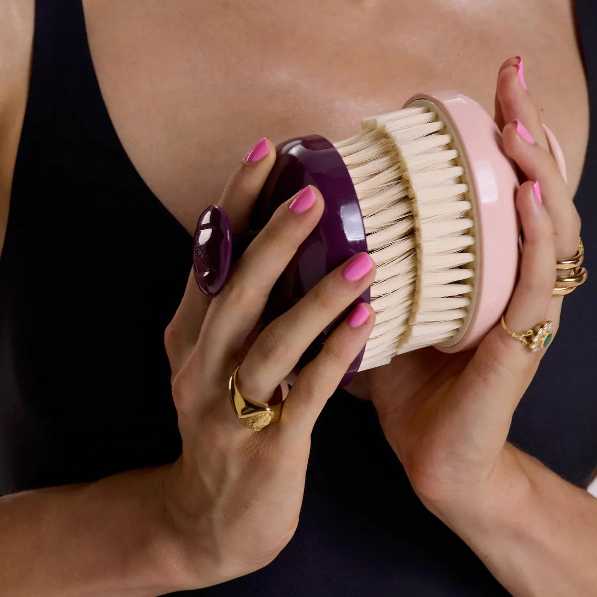 La Bonne Brosse N.02 Body Brush - Powder Pink - lifestyle