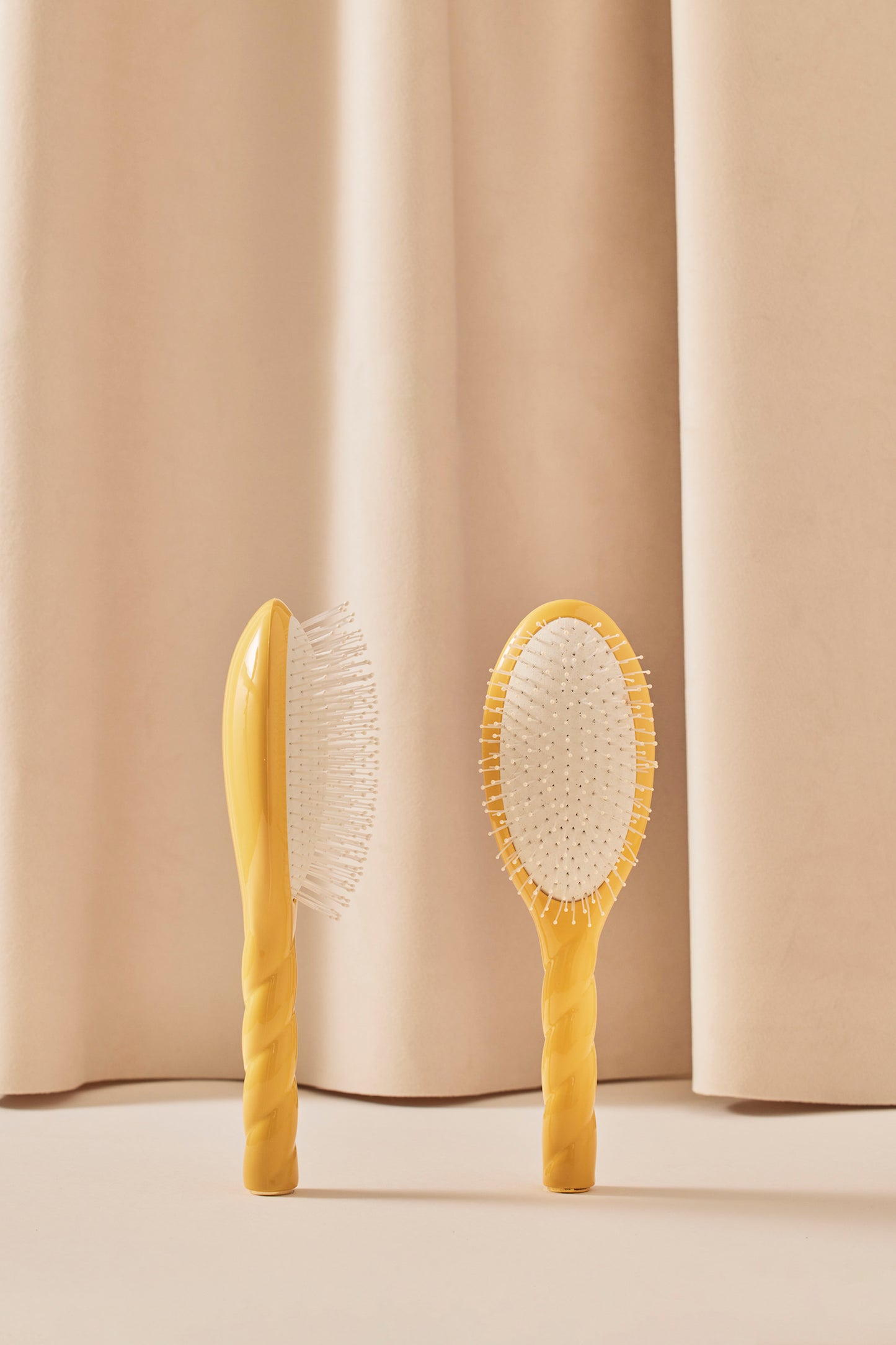 La Bonne Brosse N.04 - The Miracle Brush for Massaging & Detangling Hair Brush (Large)